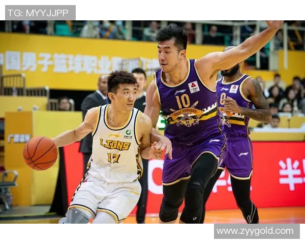 浙江东阳光备战季后赛，团结拼搏精神深受球迷喜爱